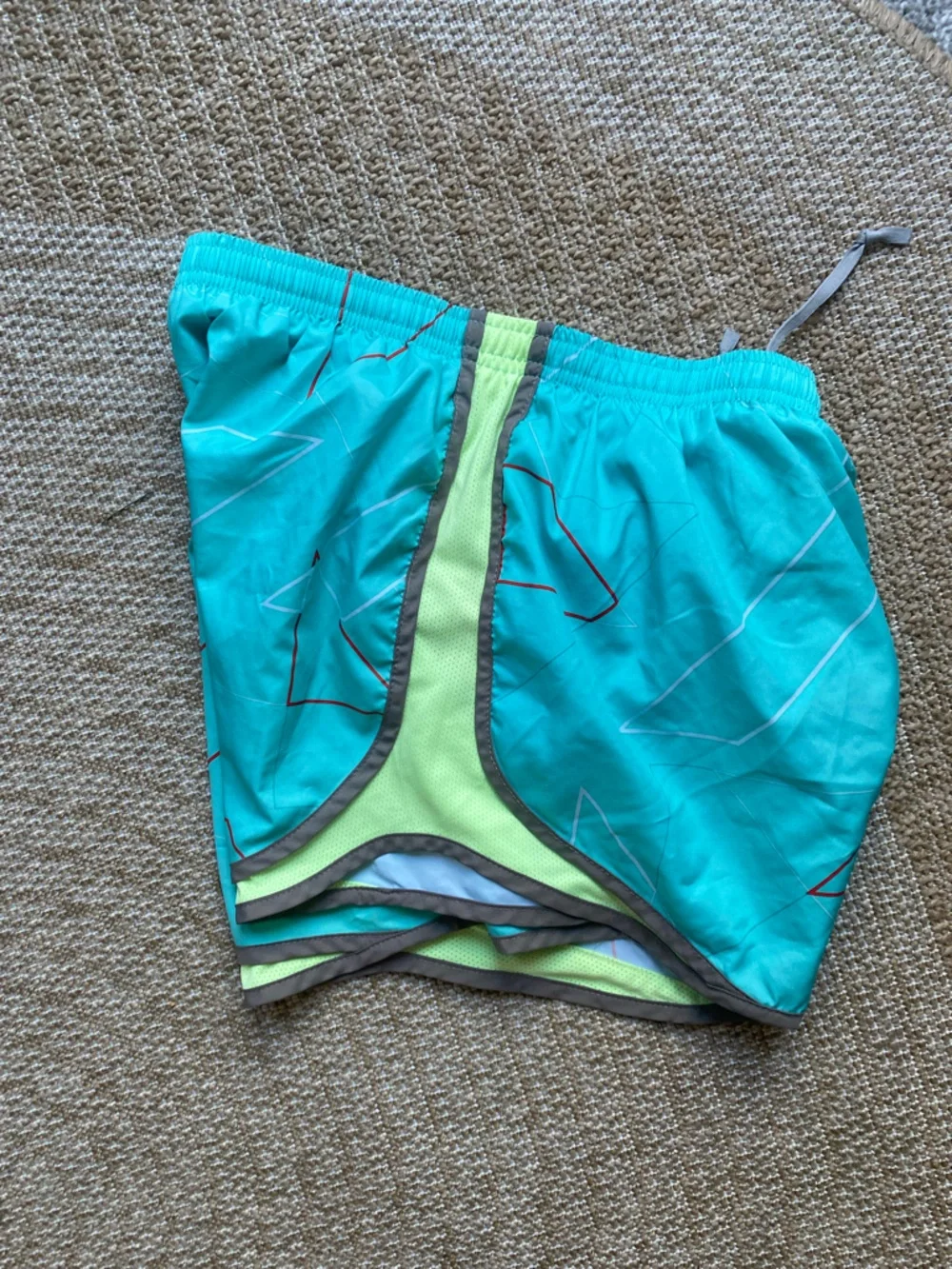 Nike Dri-FIT Bright lined running shorts Medium NWOT